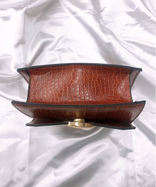 PairPair（ペアペア）の「クロコライクプレートバッグ(AR)（ショルダーバッグ・レディース・ブラック/ダークブラウン/ワインレッド/ブラウン系その他・FREE）」の5枚目の写真