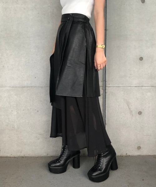 ENVYM(アンビー)の「スリットフレアフェイクレザーSK(スカート・レディース・ブラック・FREE)」の8枚目の写真