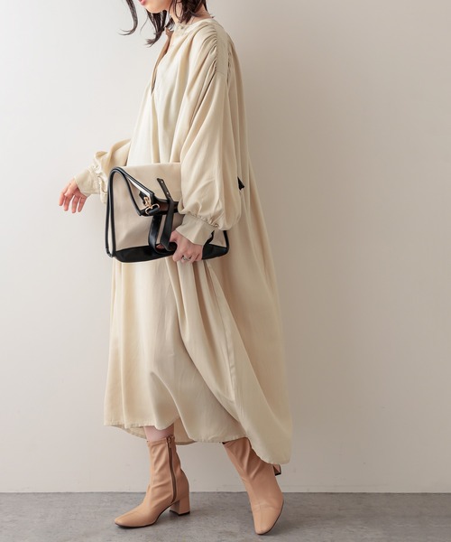 natural couture（ナチュラルクチュール）の「バルーンスリーブギャザーOP（ワンピース・レディース・オフホワイト/モカ/ベージュ・FREE）」の3枚目の写真