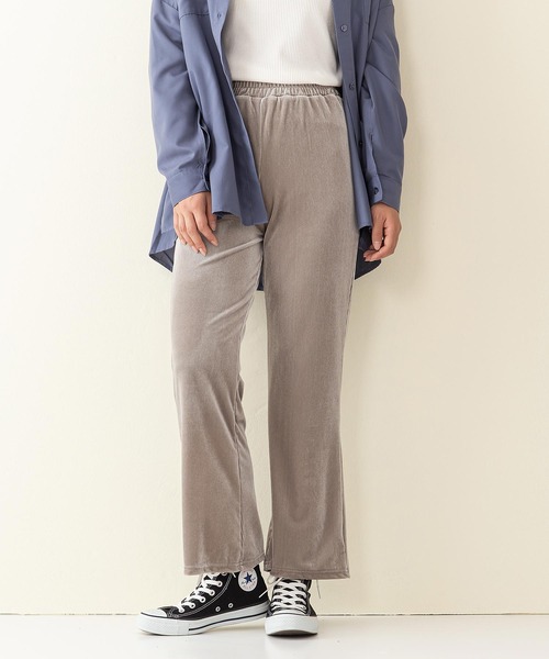 INNOCENT BLUE（イノセントブルー）の「【innocent blue/イノセントブルー】ベロアコールフレアパンツ　リラックスパンツ　ウエストゴム仕様　フレアと光沢感のある素材（その他パンツ・レディース・ブラック/パープル/ブラウン/カーキ/ブルー/ライトベージュ・MEDIUM）」の2枚目の写真