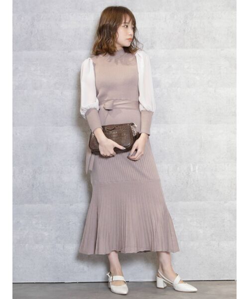 dazzlin(ダズリン)の「シフォンスリーブマーメイドワンピース(ワンピース・レディース・ベージュ/オフホワイト/モカ・FREE)」の5枚目の写真