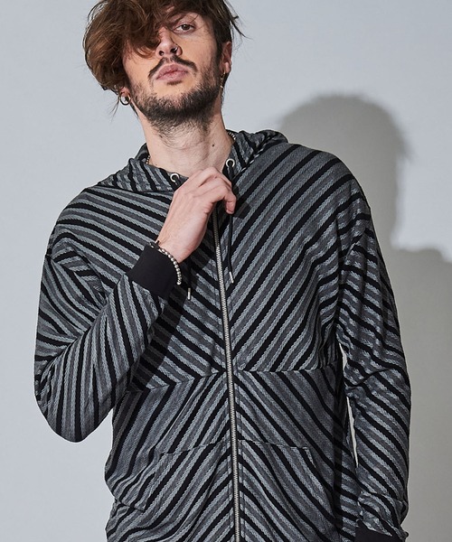 NO ID.（ノーアイディ）の「【NO ID.】Bias Border Zip Parka / バイアス ボーダー ジップ パーカ（パーカー・メンズ・ブラック/グレー/カーキ・1/2）」の3枚目の写真