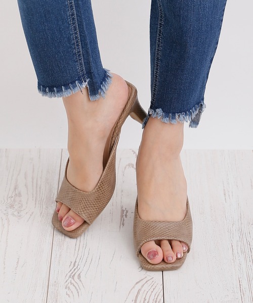 スクエアトゥミュールサンダル