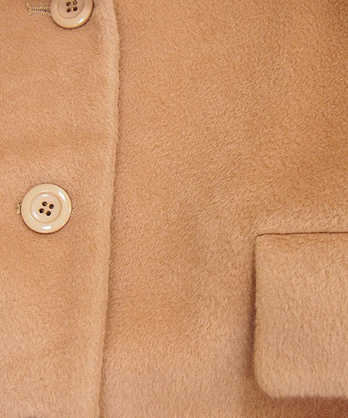 one after another NICE CLAUP（ワンアフターアナザーナイスクラップ）の「【ＶｉＶｉ12月号掲載　ナイスクラップ】チェスターコート（チェスターコート・レディース・ベージュ系その他/サックスブルー/ブラック・MEDIUM/LARGE）」の10枚目の写真