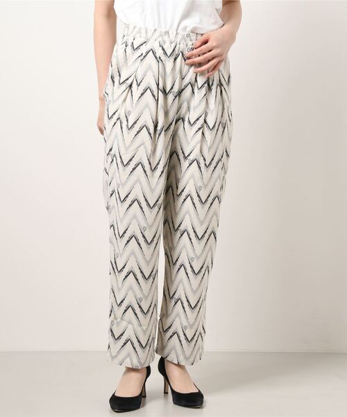 STYLEBLOCK（スタイルブロック）の「ジグザグ柄プリントリラックスパンツ（その他パンツ・レディース・ホワイト/ブラック/ベージュ/ブラウン・M）」の2枚目の写真