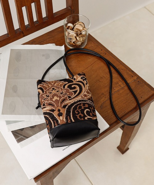 COLONY 2139（コロニートゥーワンスリーナイン）の「【TV媒体紹介商品】ジャガード縦長ショルダーバッグ（ショルダーバッグ・レディース・ブラック/ブラウン/ゼブラ/レオパード/グリーン・FREE）」の2枚目の写真