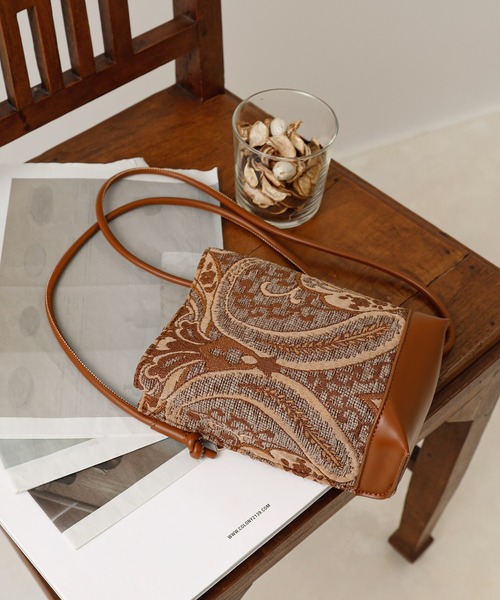 COLONY 2139（コロニートゥーワンスリーナイン）の「【TV媒体紹介商品】ジャガード縦長ショルダーバッグ（ショルダーバッグ・レディース・ブラック/ブラウン/ゼブラ/レオパード/グリーン・FREE）」の7枚目の写真