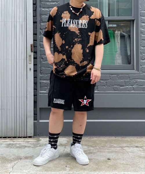PLEASURES ブランドロゴ クルーネック 半袖 Tシャツ 送料関税込 PLEASURES ブランドロゴ クルーネック 半袖 Tシャツ 送料関税込