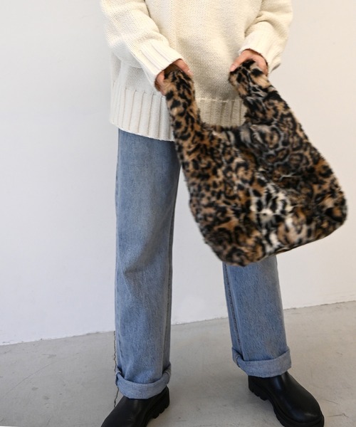 CANAL JEAN（キャナルジーン）の「jakke(ジャッキー) "Bratha"フェイクファーバッグ/J1852（ハンドバッグ・レディース・レオパード・ONE SIZE）」の4枚目の写真