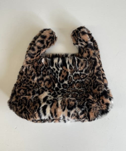 CANAL JEAN（キャナルジーン）の「jakke(ジャッキー) "Bratha"フェイクファーバッグ/J1852（ハンドバッグ・レディース・レオパード・ONE SIZE）」の5枚目の写真