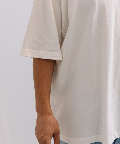 FRUIT OF THE LOOM（フルーツオブザルーム）の「【金子 恵治コラボ】Personal Fit 3P PACK T / Tシャツ / 半袖 / パック / シンプル / カジュアル / クルーネック / タイトフィット / アメリカンフィット / オーバーサイズ / ユニセックス（Tシャツ/カットソー・メンズ・ホワイト/ブラック・M/L）」の5枚目の写真