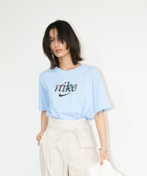 NIKE(ナイキ)の「【NIKE】NSW ボクシー ネイチャー(Tシャツ/カットソー・レディース・ライトブルー・S/M)」の1枚目の写真