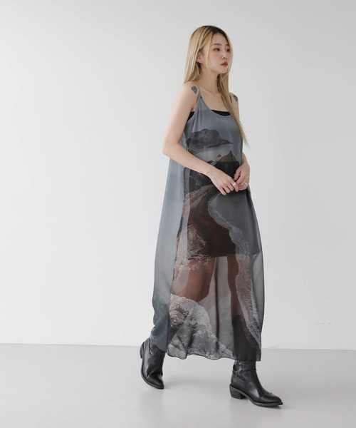 UNE MANSION（ユヌマンション）の「【レイヤードコーデ用としておすすめ！】ストリングプリント捺染シースルーロングワンピース（ワンピース・レディース・チャコール/アイボリー・FREE）」の20枚目の写真