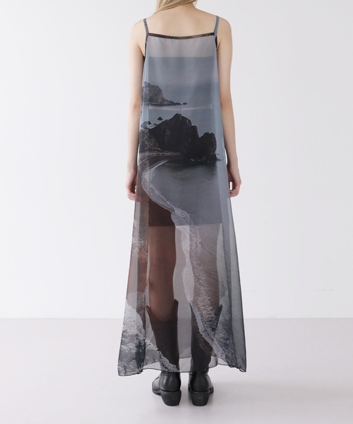 UNE MANSION（ユヌマンション）の「【レイヤードコーデ用としておすすめ！】ストリングプリント捺染シースルーロングワンピース（ワンピース・レディース・チャコール/アイボリー・FREE）」の8枚目の写真