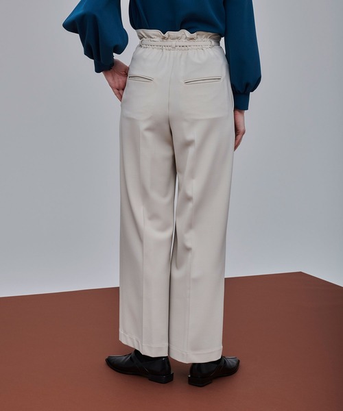 UNITED TOKYO（ユナイテッドトウキョウ）の「ワンタックセミワイドパンツ（スラックス・レディース・ブラック/レッド/アイボリー・1/2/3）」の10枚目の写真