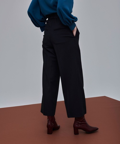 UNITED TOKYO（ユナイテッドトウキョウ）の「ワンタックセミワイドパンツ（スラックス・レディース・ブラック/レッド/アイボリー・1/2/3）」の17枚目の写真