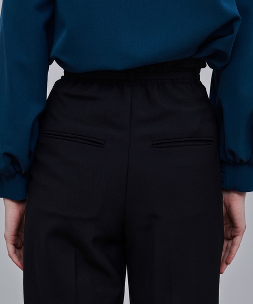 UNITED TOKYO（ユナイテッドトウキョウ）の「ワンタックセミワイドパンツ（スラックス・レディース・ブラック/レッド/アイボリー・1/2/3）」の18枚目の写真