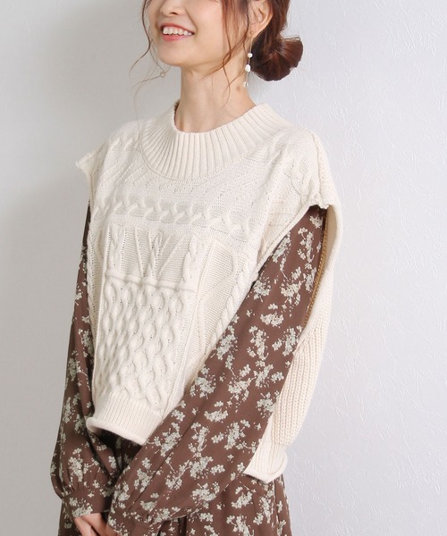 Crisp yours(クリスプユアーズ)の「【WEB限定】ミックスケーブルニットベスト(ベスト・レディース・ベージュ/アイボリー・FREE)」の2枚目の写真
