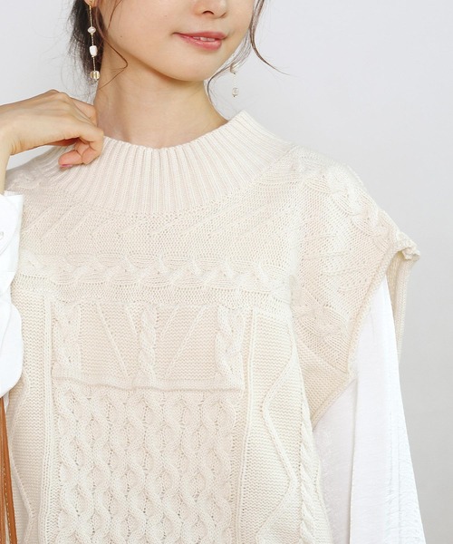 Crisp yours(クリスプユアーズ)の「【WEB限定】ミックスケーブルニットベスト(ベスト・レディース・ベージュ/アイボリー・FREE)」の22枚目の写真