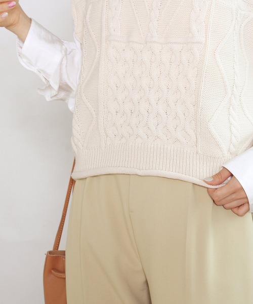 Crisp yours(クリスプユアーズ)の「【WEB限定】ミックスケーブルニットベスト(ベスト・レディース・ベージュ/アイボリー・FREE)」の21枚目の写真