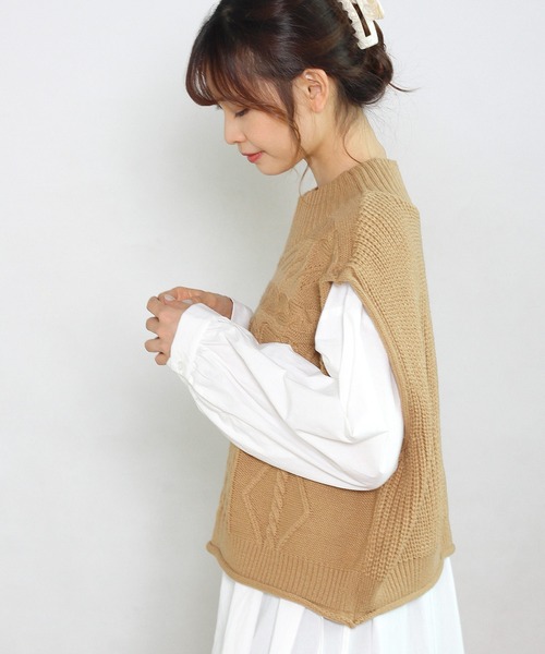 Crisp yours(クリスプユアーズ)の「【WEB限定】ミックスケーブルニットベスト(ベスト・レディース・ベージュ/アイボリー・FREE)」の15枚目の写真