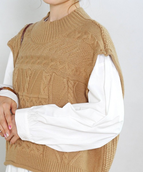 Crisp yours(クリスプユアーズ)の「【WEB限定】ミックスケーブルニットベスト(ベスト・レディース・ベージュ/アイボリー・FREE)」の13枚目の写真