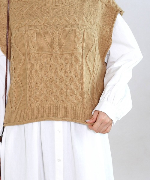 Crisp yours(クリスプユアーズ)の「【WEB限定】ミックスケーブルニットベスト(ベスト・レディース・ベージュ/アイボリー・FREE)」の12枚目の写真