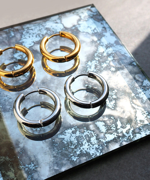 SOFFITTO（ソフィット）の「【&O】フープピアス（ピアス（両耳用）・レディース・シルバー/ゴールド・FREE）」の3枚目の写真