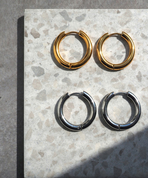 SOFFITTO（ソフィット）の「【&O】フープピアス（ピアス（両耳用）・レディース・シルバー/ゴールド・FREE）」の4枚目の写真