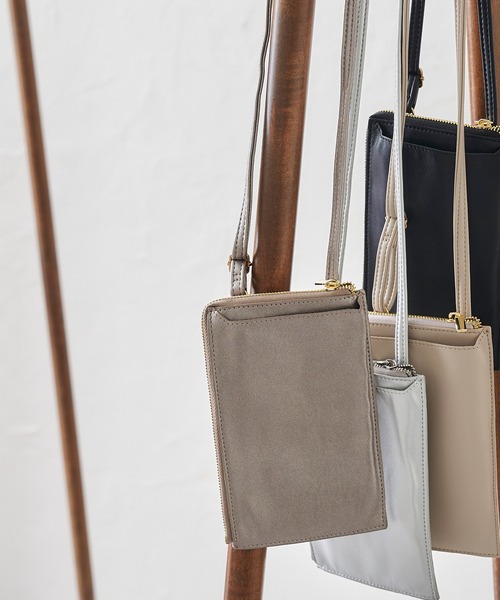 DouDou（ドゥドゥ）の「スマホショルダー（ショルダーバッグ・レディース・ブラック/シルバー/ブロンズ/グレイッシュベージュ・FREE）」の4枚目の写真