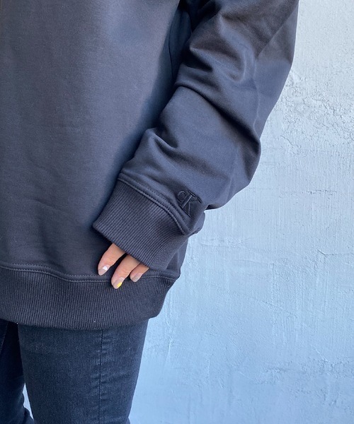 Calvin Klein Jeans（カルヴァンクラインジーンズ）の「[Calvin Klein Jeans/カルバンクラインジーンズ] AF-SHADOW ロゴクルーネックスウェット（スウェット・レディース・ホワイト/ブラック・M/L/XL）」の9枚目の写真