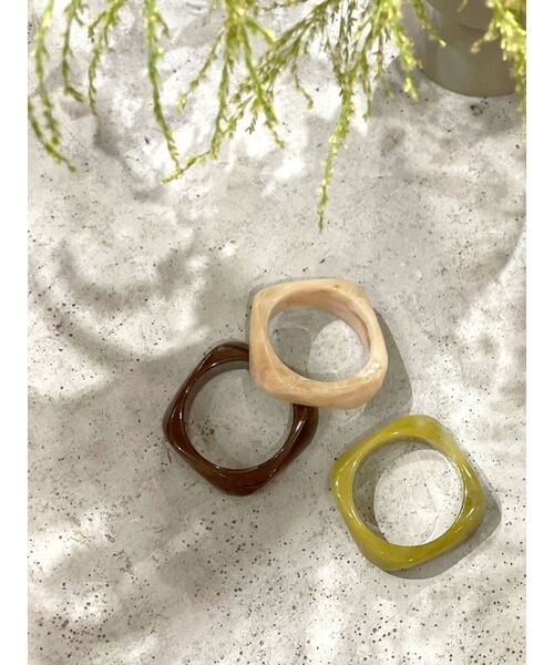 Ungrid（アングリッド）の「カラーニュアンスバングル（バングル/リストバンド・レディース・ブラウン/アイボリー/グリーン系その他・FREE）」の4枚目の写真