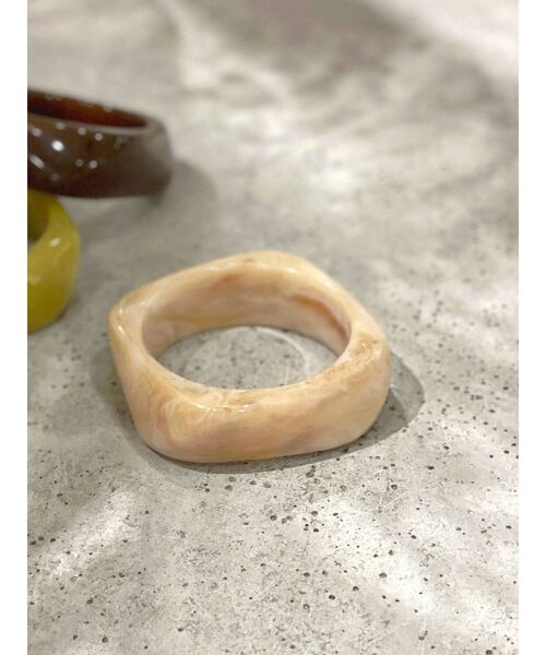 Ungrid（アングリッド）の「カラーニュアンスバングル（バングル/リストバンド・レディース・ブラウン/アイボリー/グリーン系その他・FREE）」の7枚目の写真