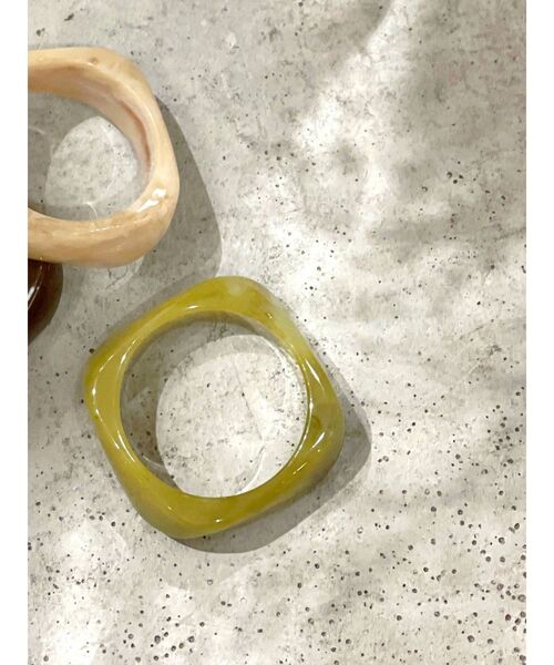 Ungrid（アングリッド）の「カラーニュアンスバングル（バングル/リストバンド・レディース・ブラウン/アイボリー/グリーン系その他・FREE）」の8枚目の写真