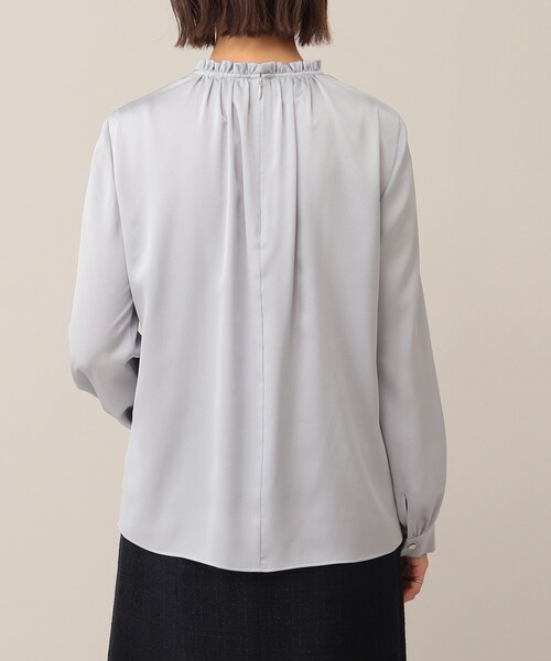 UNTITLED（アンタイトル）の「◆ポピーサテン フリルネックブラウス【洗える】（シャツ/ブラウス・レディース・オフホワイト/ライトグレー/ネイビー・46/04/50/48/00/44/01/02/03/42/99）」の7枚目の写真