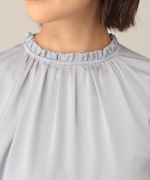 UNTITLED（アンタイトル）の「◆ポピーサテン フリルネックブラウス【洗える】（シャツ/ブラウス・レディース・オフホワイト/ライトグレー/ネイビー・46/04/50/48/00/44/01/02/03/42/99）」の8枚目の写真