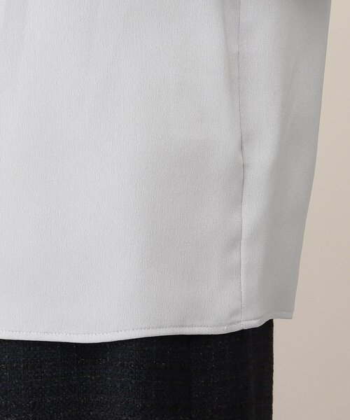 UNTITLED（アンタイトル）の「◆ポピーサテン フリルネックブラウス【洗える】（シャツ/ブラウス・レディース・オフホワイト/ライトグレー/ネイビー・46/04/50/48/00/44/01/02/03/42/99）」の10枚目の写真