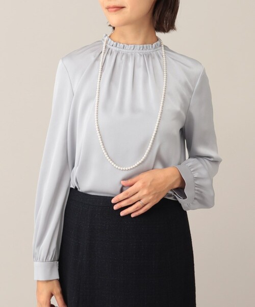 UNTITLED（アンタイトル）の「◆ポピーサテン フリルネックブラウス【洗える】（シャツ/ブラウス・レディース・オフホワイト/ライトグレー/ネイビー・46/04/50/48/00/44/01/02/03/42/99）」の11枚目の写真