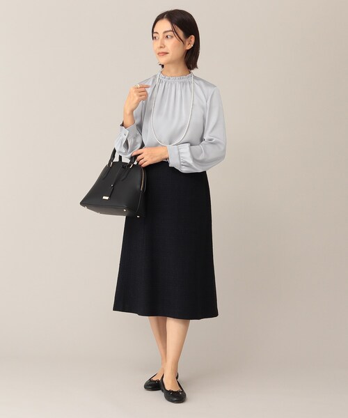 UNTITLED（アンタイトル）の「◆ポピーサテン フリルネックブラウス【洗える】（シャツ/ブラウス・レディース・オフホワイト/ライトグレー/ネイビー・46/04/50/48/00/44/01/02/03/42/99）」の15枚目の写真