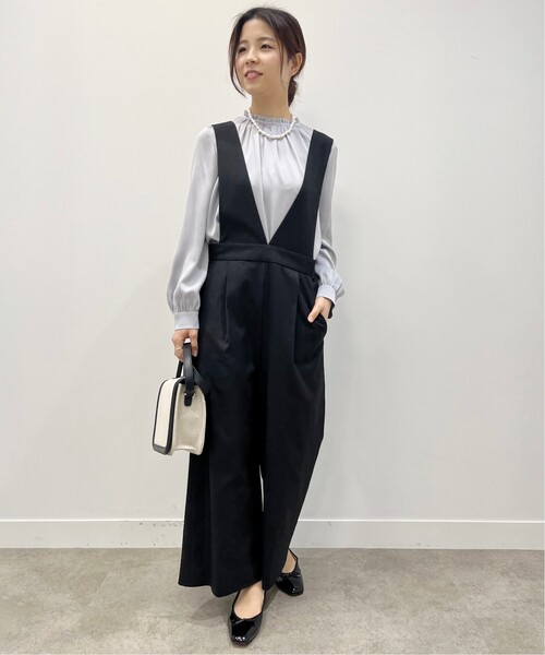 UNTITLED（アンタイトル）の「◆ポピーサテン フリルネックブラウス【洗える】（シャツ/ブラウス・レディース・オフホワイト/ライトグレー/ネイビー・46/04/50/48/00/44/01/02/03/42/99）」の16枚目の写真