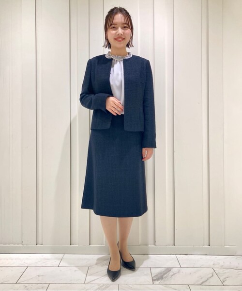 UNTITLED（アンタイトル）の「◆ポピーサテン フリルネックブラウス【洗える】（シャツ/ブラウス・レディース・オフホワイト/ライトグレー/ネイビー・46/04/50/48/00/44/01/02/03/42/99）」の18枚目の写真