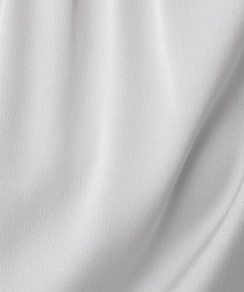 UNTITLED（アンタイトル）の「◆ポピーサテン フリルネックブラウス【洗える】（シャツ/ブラウス・レディース・オフホワイト/ライトグレー/ネイビー・46/04/50/48/00/44/01/02/03/42/99）」の19枚目の写真