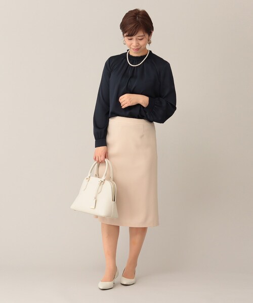 UNTITLED（アンタイトル）の「◆ポピーサテン フリルネックブラウス【洗える】（シャツ/ブラウス・レディース・オフホワイト/ライトグレー/ネイビー・46/04/50/48/00/44/01/02/03/42/99）」の22枚目の写真