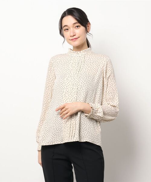 Te chichi(テチチ)の「スタンドフリルタックブラウス(シャツ/ブラウス・レディース・ベージュ/ネイビー/オフホワイト/チャコール・フリ-)」の3枚目の写真