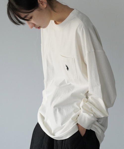 U.S. POLO ASSN.（ユーエスポロアッスン）の「U.S. POLO ASSN. / ユーエスポロアッスン 別注 コラボ オーバーサイズ ロンT（Tシャツ/カットソー・メンズ・ホワイト/ブラック/ダークグリーン/ネイビー/ライトベージュ/ブルー系その他2/ベージュ系その他/ベージュ系その他2/ホワイト系その他2/ブラック系その他/ブラック系その他2/グリーン系その他/グリーン系その他2/ブルー系その他/ホワイト系その他・MEDIUM/LARGE）」の2枚目の写真