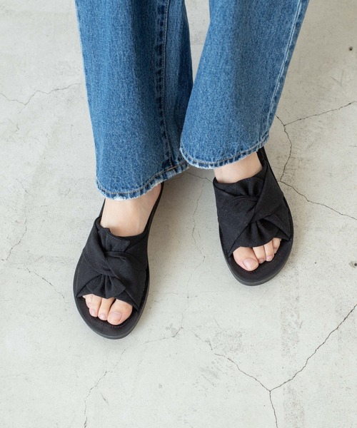WEGO（ウィゴー）の「WEGO/フラットサンダル（サンダル・レディース・ブラック/イエロー/アイボリー・MEDIUM/LARGE）」の16枚目の写真