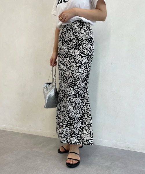 DouDou（ドゥドゥ）の「フラワープリントカットマーメイドスカート（スカート・レディース・ブラック/グレイッシュベージュ/イエロー・FREE）」の8枚目の写真