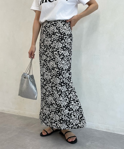 DouDou（ドゥドゥ）の「フラワープリントカットマーメイドスカート（スカート・レディース・ブラック/グレイッシュベージュ/イエロー・FREE）」の9枚目の写真