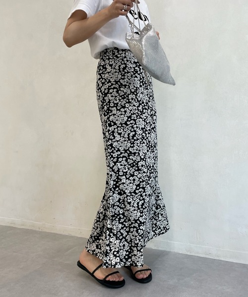 DouDou（ドゥドゥ）の「フラワープリントカットマーメイドスカート（スカート・レディース・ブラック/グレイッシュベージュ/イエロー・FREE）」の11枚目の写真