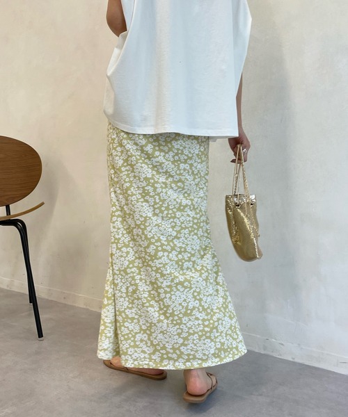 DouDou（ドゥドゥ）の「フラワープリントカットマーメイドスカート（スカート・レディース・ブラック/グレイッシュベージュ/イエロー・FREE）」の19枚目の写真